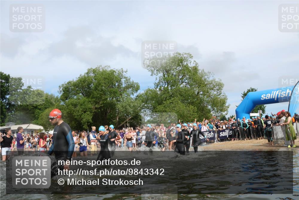 21.06.2026 - Viking Triathlon Michael Strokosch http://msf.ph/oto/9843342 21.06.2026 10:08:39 Schwimmen 48, 75, 92, 105, 203, 207, 254, 317, 322, 324, 365, 376, 409, 549, 571, 629 meine-sportfotos.de