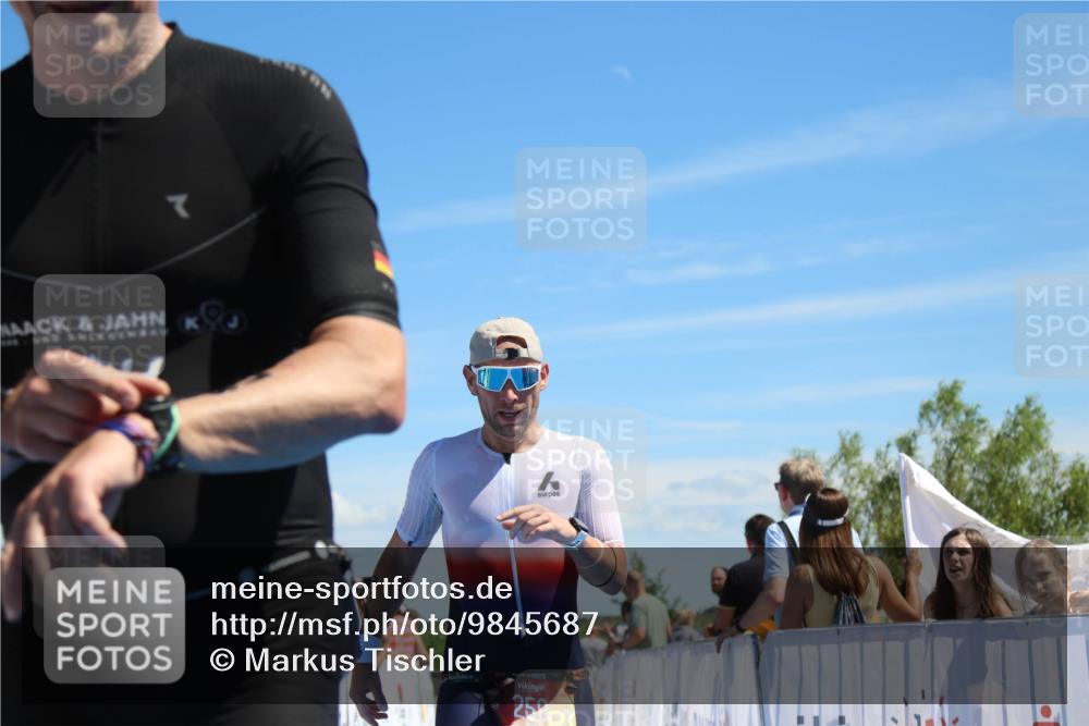 21.06.2026 - Viking Triathlon Markus Tischler http://msf.ph/oto/9845687 21.06.2026 14:49:04 Ziel 131, 259, 526 meine-sportfotos.de