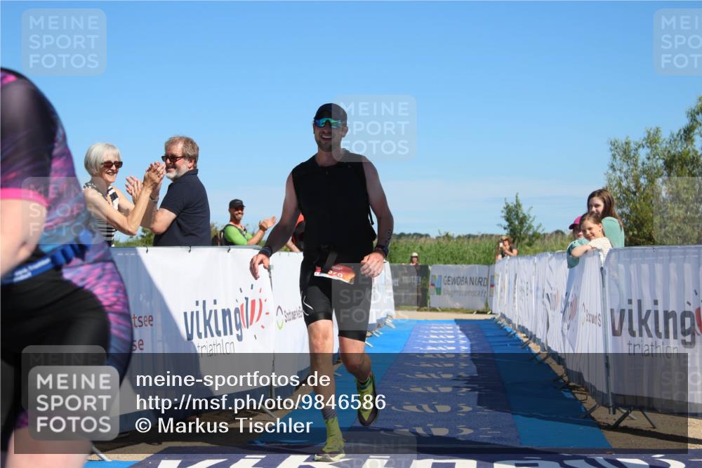 21.06.2026 - Viking Triathlon Markus Tischler http://msf.ph/oto/9846586 21.06.2026 16:33:14 Ziel 370, 424 meine-sportfotos.de