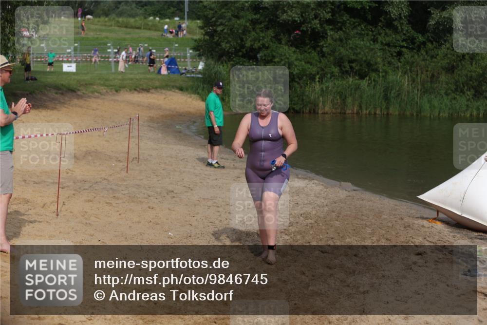 21.06.2026 - 29. Vierlanden-Triathlon Andreas Tolksdorf http://msf.ph/oto/9846745 21.06.2026 09:14:32 Schwimmen 296 meine-sportfotos.de