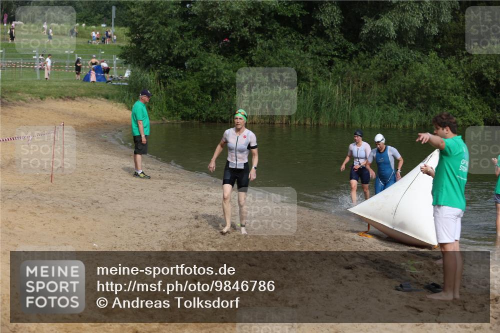 21.06.2026 - 29. Vierlanden-Triathlon Andreas Tolksdorf http://msf.ph/oto/9846786 21.06.2026 09:14:53 Schwimmen 248, 294 meine-sportfotos.de