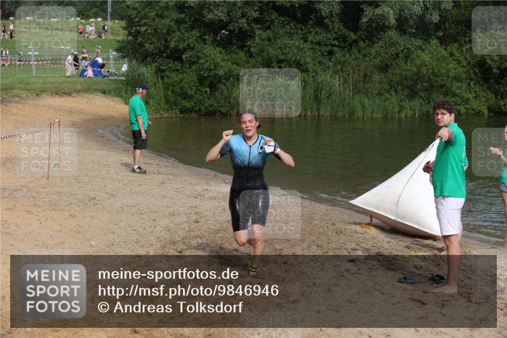 21.06.2026 - 29. Vierlanden-Triathlon Andreas Tolksdorf http://msf.ph/oto/9846946 21.06.2026 09:15:24 Schwimmen 260 meine-sportfotos.de