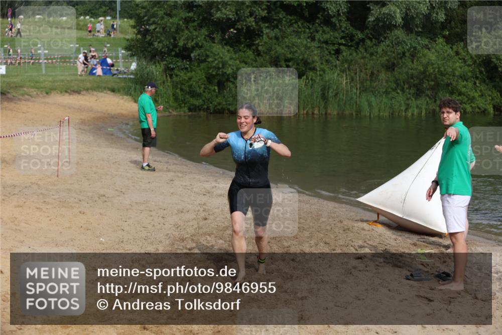 21.06.2026 - 29. Vierlanden-Triathlon Andreas Tolksdorf http://msf.ph/oto/9846955 21.06.2026 09:15:24 Schwimmen 260 meine-sportfotos.de