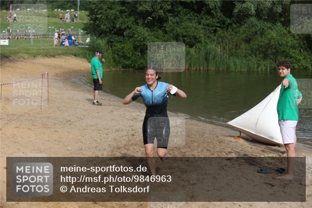 21.06.2026 - 29. Vierlanden-Triathlon Andreas Tolksdorf http://msf.ph/oto/9846963 21.06.2026 09:15:24 Schwimmen 260 meine-sportfotos.de