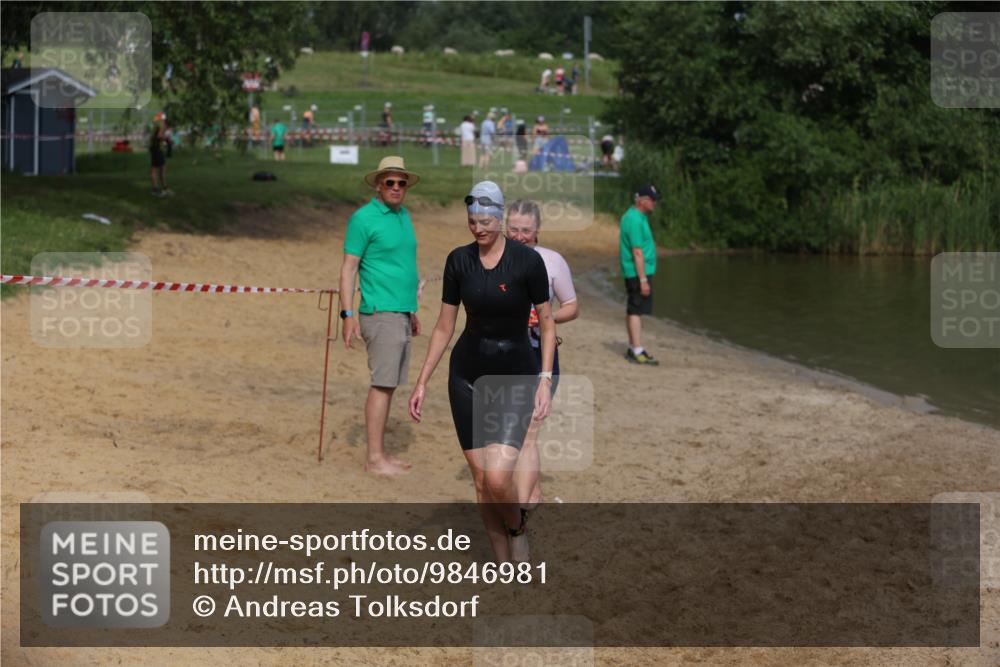 21.06.2026 - 29. Vierlanden-Triathlon Andreas Tolksdorf http://msf.ph/oto/9846981 21.06.2026 09:16:21 Schwimmen 236, 243, 277 meine-sportfotos.de