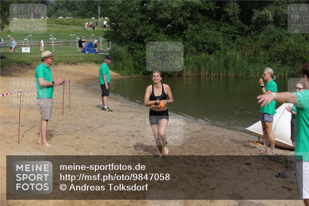 21.06.2026 - 29. Vierlanden-Triathlon Andreas Tolksdorf http://msf.ph/oto/9847058 21.06.2026 09:17:15 Schwimmen 249 meine-sportfotos.de