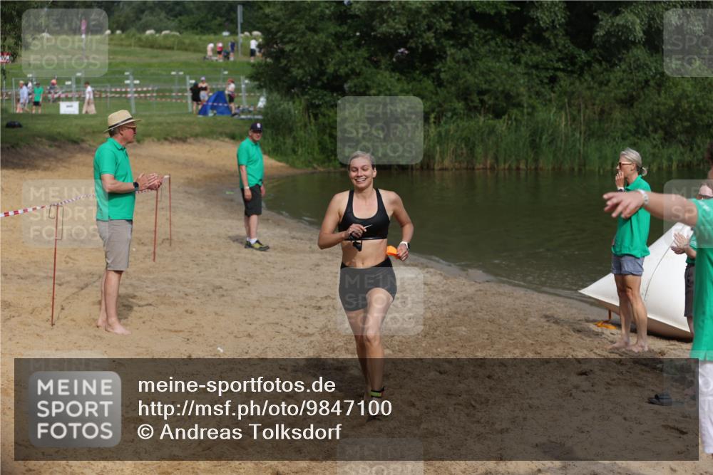 21.06.2026 - 29. Vierlanden-Triathlon Andreas Tolksdorf http://msf.ph/oto/9847100 21.06.2026 09:17:15 Schwimmen 249 meine-sportfotos.de
