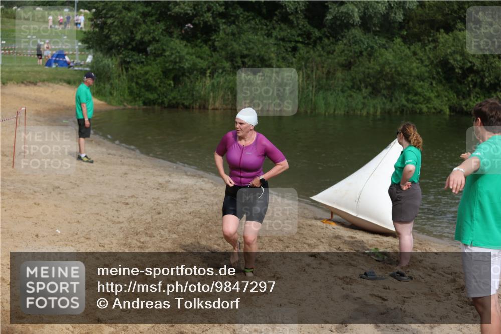 21.06.2026 - 29. Vierlanden-Triathlon Andreas Tolksdorf http://msf.ph/oto/9847297 21.06.2026 09:18:15 Schwimmen 238, 276 meine-sportfotos.de