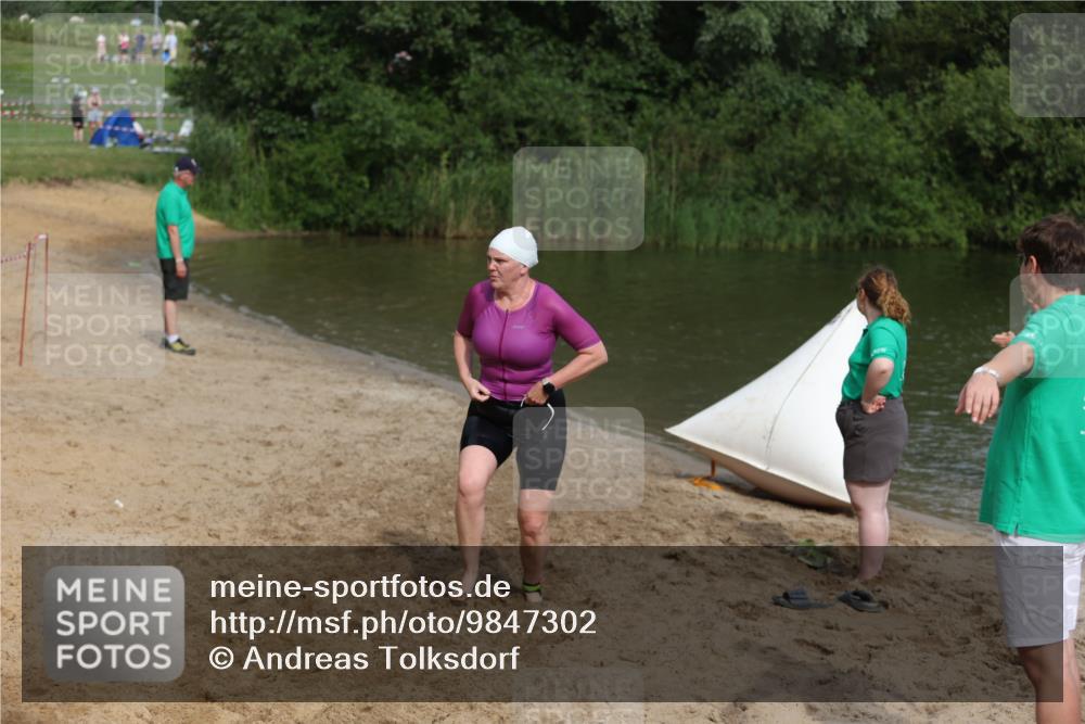 21.06.2026 - 29. Vierlanden-Triathlon Andreas Tolksdorf http://msf.ph/oto/9847302 21.06.2026 09:18:15 Schwimmen 238, 276 meine-sportfotos.de