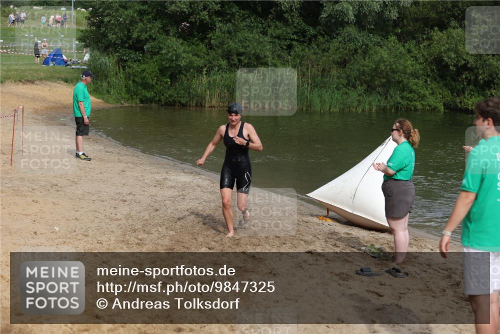 21.06.2026 - 29. Vierlanden-Triathlon Andreas Tolksdorf http://msf.ph/oto/9847325 21.06.2026 09:18:21 Schwimmen 238, 276 meine-sportfotos.de
