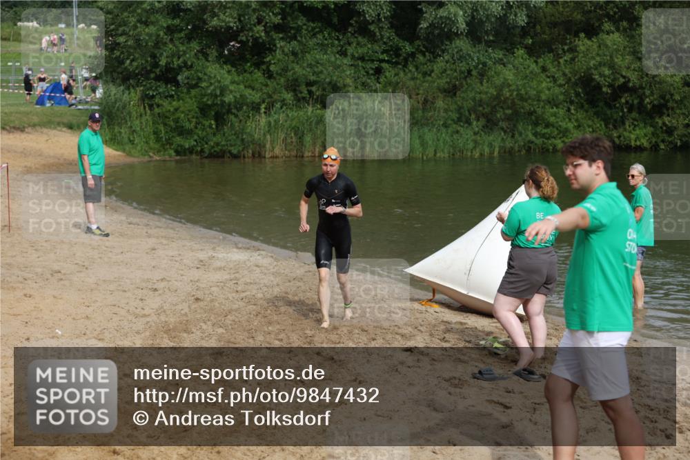 21.06.2026 - 29. Vierlanden-Triathlon Andreas Tolksdorf http://msf.ph/oto/9847432 21.06.2026 09:18:55 Schwimmen 225, 246 meine-sportfotos.de
