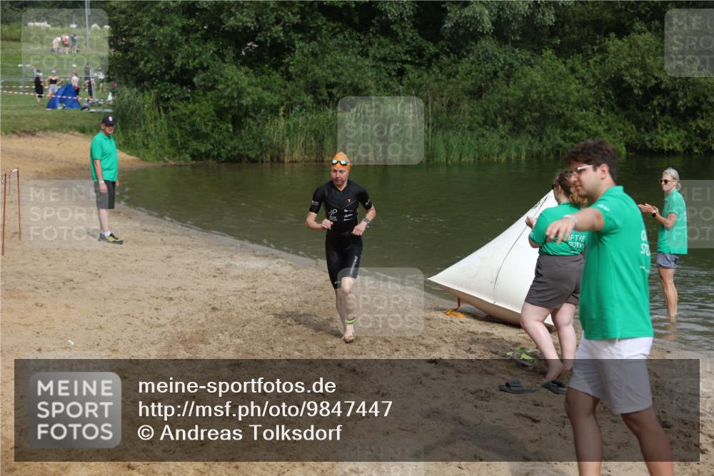 21.06.2026 - 29. Vierlanden-Triathlon Andreas Tolksdorf http://msf.ph/oto/9847447 21.06.2026 09:18:56 Schwimmen 225, 246 meine-sportfotos.de