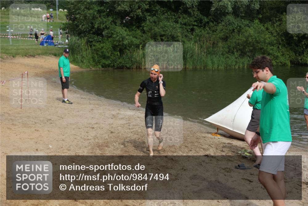 21.06.2026 - 29. Vierlanden-Triathlon Andreas Tolksdorf http://msf.ph/oto/9847494 21.06.2026 09:18:56 Schwimmen 225, 246 meine-sportfotos.de