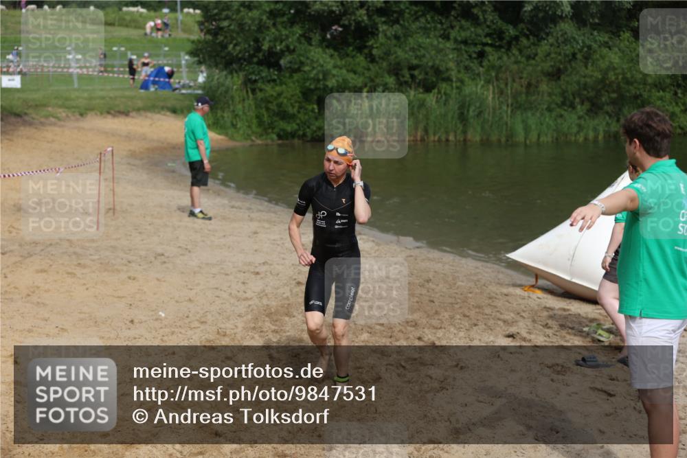 21.06.2026 - 29. Vierlanden-Triathlon Andreas Tolksdorf http://msf.ph/oto/9847531 21.06.2026 09:18:57 Schwimmen 225, 246 meine-sportfotos.de