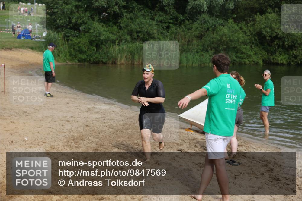 21.06.2026 - 29. Vierlanden-Triathlon Andreas Tolksdorf http://msf.ph/oto/9847569 21.06.2026 09:19:34 Schwimmen 295 meine-sportfotos.de