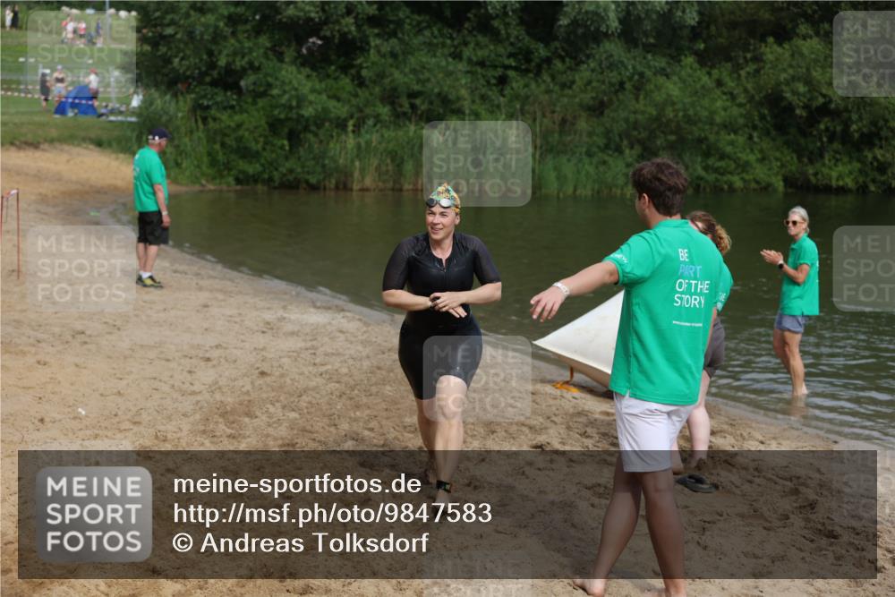 21.06.2026 - 29. Vierlanden-Triathlon Andreas Tolksdorf http://msf.ph/oto/9847583 21.06.2026 09:19:34 Schwimmen 295 meine-sportfotos.de