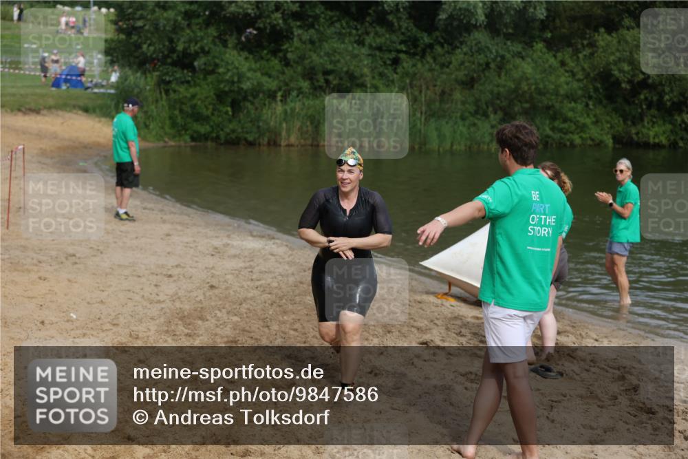 21.06.2026 - 29. Vierlanden-Triathlon Andreas Tolksdorf http://msf.ph/oto/9847586 21.06.2026 09:19:34 Schwimmen 295 meine-sportfotos.de