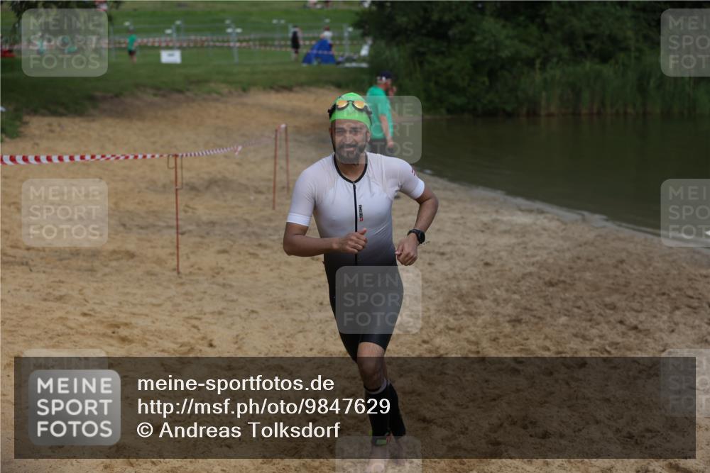 21.06.2026 - 29. Vierlanden-Triathlon Andreas Tolksdorf http://msf.ph/oto/9847629 21.06.2026 09:21:33 Schwimmen 6 meine-sportfotos.de