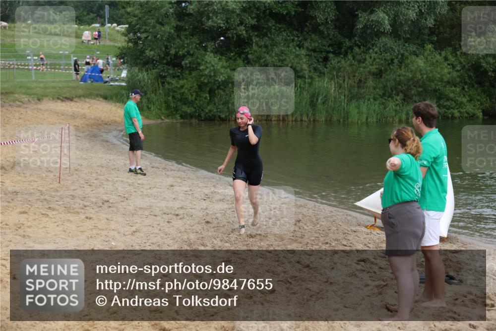 21.06.2026 - 29. Vierlanden-Triathlon Andreas Tolksdorf http://msf.ph/oto/9847655 21.06.2026 09:22:56 Schwimmen 279 meine-sportfotos.de