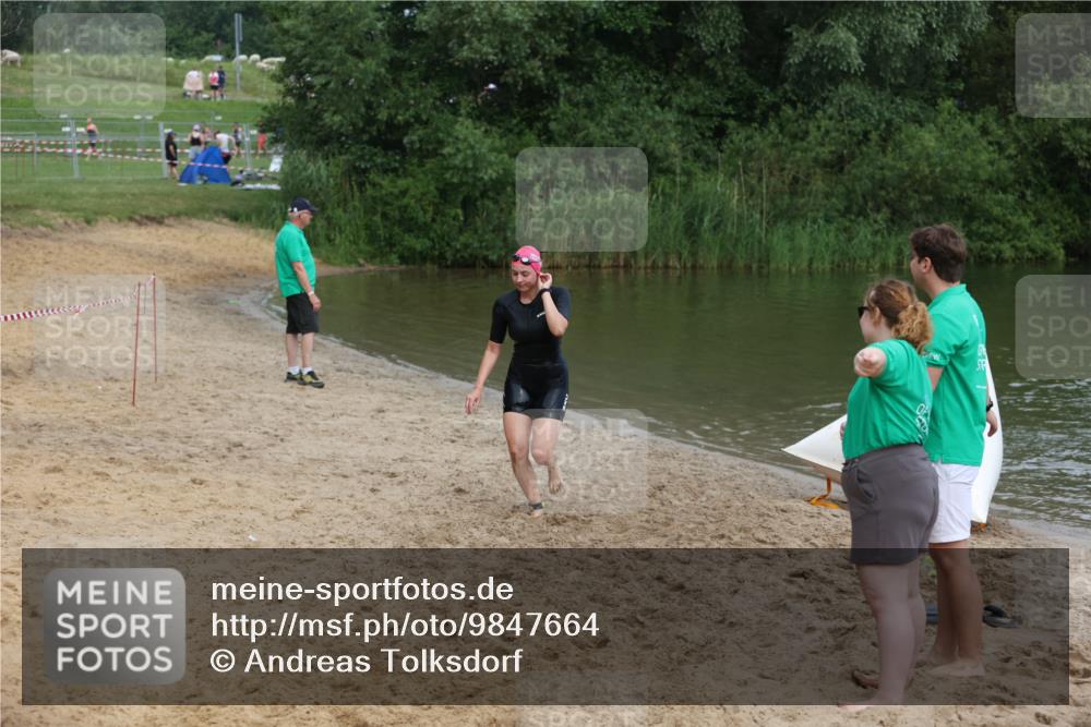 21.06.2026 - 29. Vierlanden-Triathlon Andreas Tolksdorf http://msf.ph/oto/9847664 21.06.2026 09:22:56 Schwimmen 279 meine-sportfotos.de