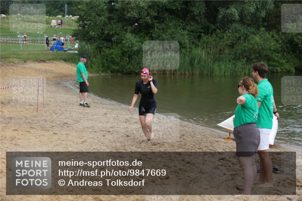 21.06.2026 - 29. Vierlanden-Triathlon Andreas Tolksdorf http://msf.ph/oto/9847669 21.06.2026 09:22:56 Schwimmen 279 meine-sportfotos.de