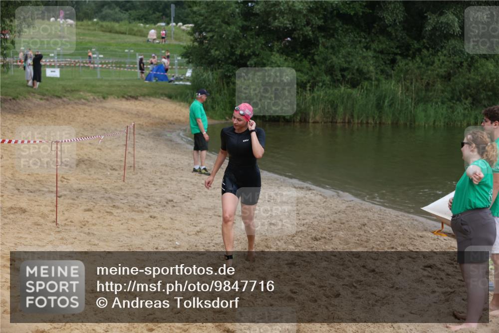 21.06.2026 - 29. Vierlanden-Triathlon Andreas Tolksdorf http://msf.ph/oto/9847716 21.06.2026 09:22:57 Schwimmen 279 meine-sportfotos.de