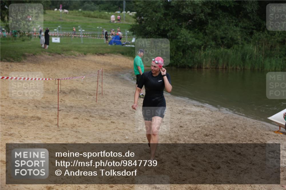 21.06.2026 - 29. Vierlanden-Triathlon Andreas Tolksdorf http://msf.ph/oto/9847739 21.06.2026 09:22:57 Schwimmen 279 meine-sportfotos.de