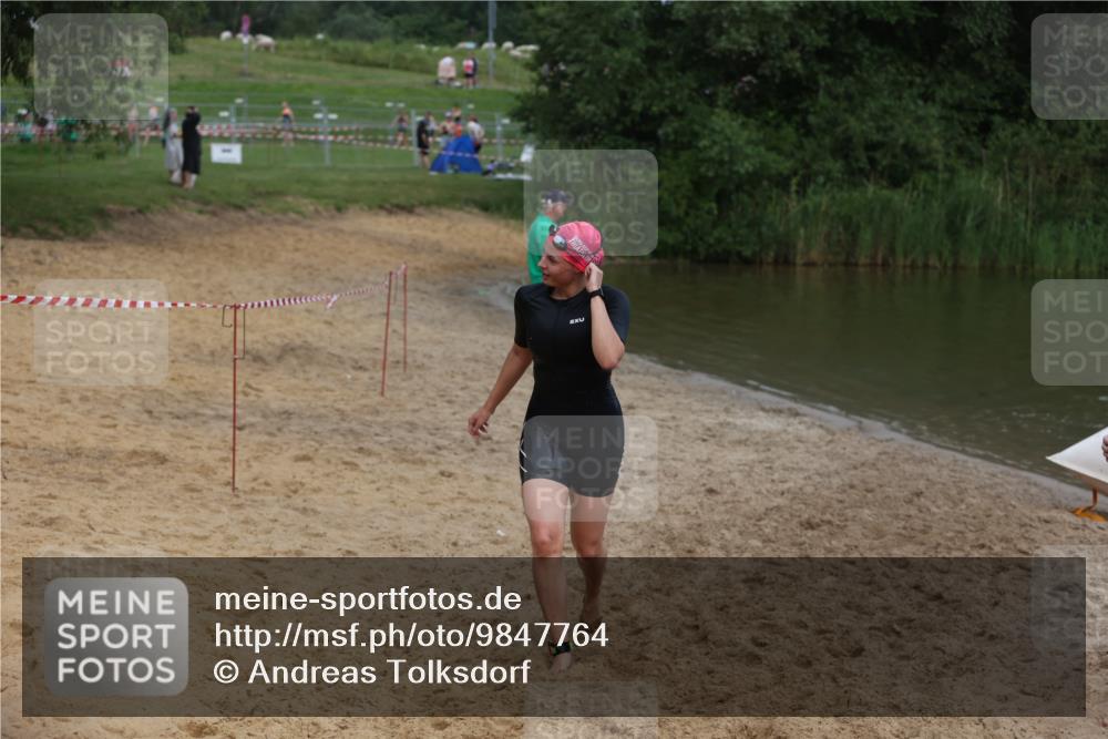 21.06.2026 - 29. Vierlanden-Triathlon Andreas Tolksdorf http://msf.ph/oto/9847764 21.06.2026 09:22:58 Schwimmen 279 meine-sportfotos.de