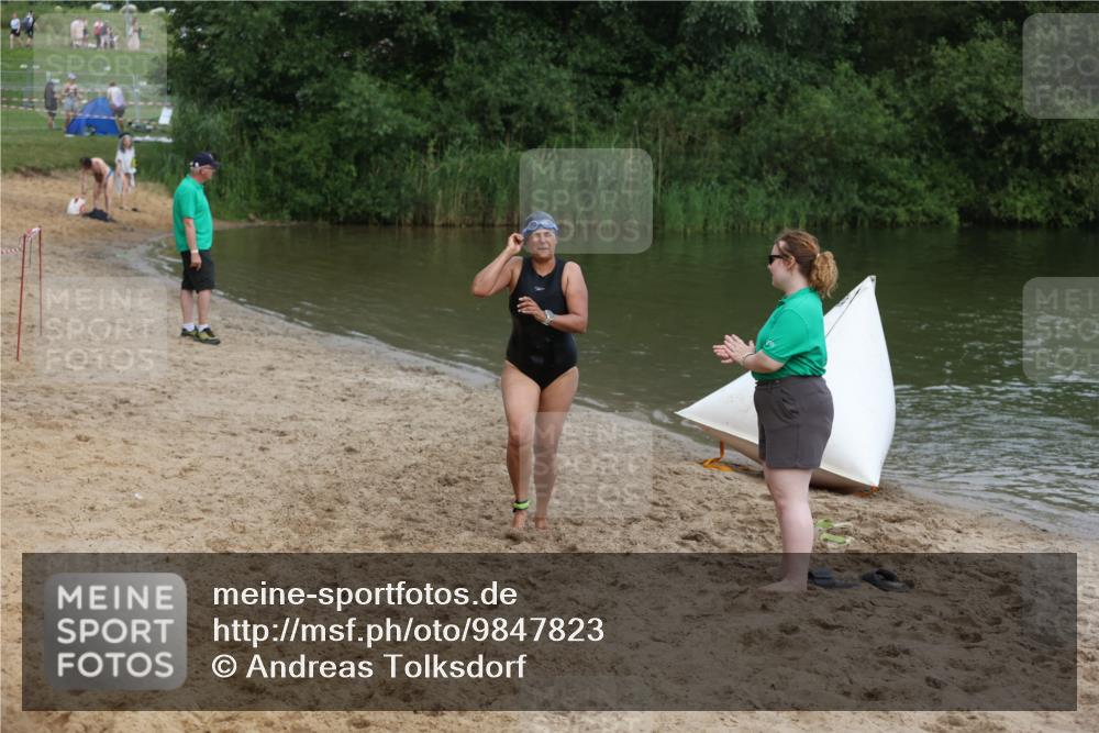 21.06.2026 - 29. Vierlanden-Triathlon Andreas Tolksdorf http://msf.ph/oto/9847823 21.06.2026 09:24:20 Schwimmen 256 meine-sportfotos.de