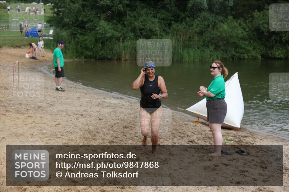 21.06.2026 - 29. Vierlanden-Triathlon Andreas Tolksdorf http://msf.ph/oto/9847868 21.06.2026 09:24:20 Schwimmen 256 meine-sportfotos.de