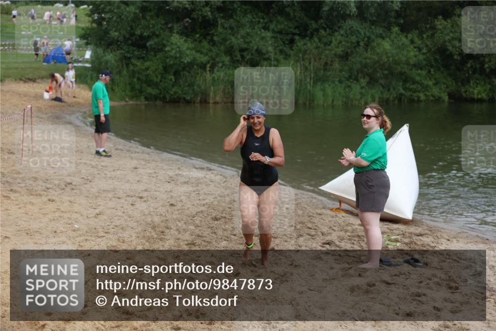 21.06.2026 - 29. Vierlanden-Triathlon Andreas Tolksdorf http://msf.ph/oto/9847873 21.06.2026 09:24:20 Schwimmen 256 meine-sportfotos.de