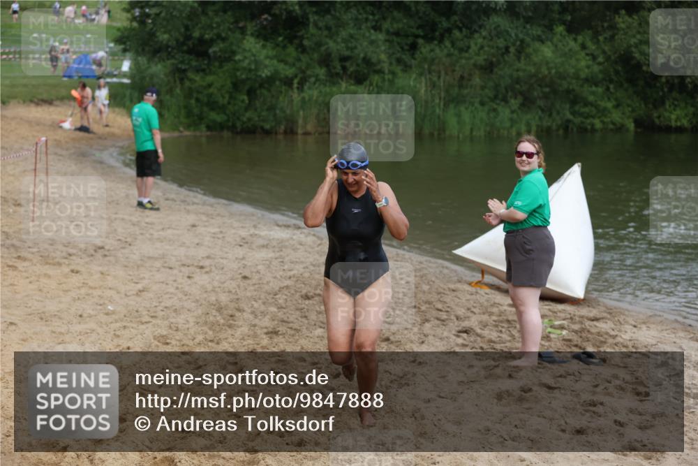 21.06.2026 - 29. Vierlanden-Triathlon Andreas Tolksdorf http://msf.ph/oto/9847888 21.06.2026 09:24:21 Schwimmen 256 meine-sportfotos.de