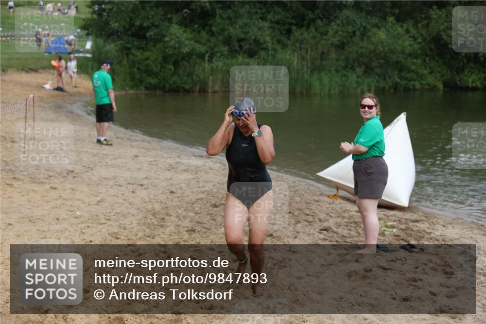 21.06.2026 - 29. Vierlanden-Triathlon Andreas Tolksdorf http://msf.ph/oto/9847893 21.06.2026 09:24:21 Schwimmen 256 meine-sportfotos.de
