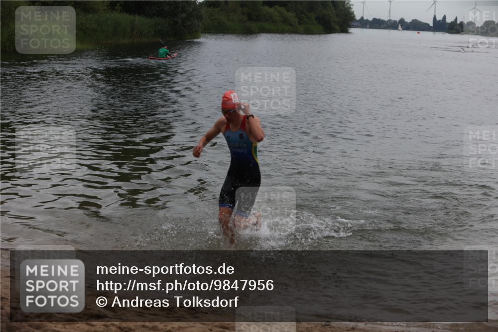 21.06.2026 - 29. Vierlanden-Triathlon Andreas Tolksdorf http://msf.ph/oto/9847956 21.06.2026 09:52:18 Schwimmen 370, 375 meine-sportfotos.de