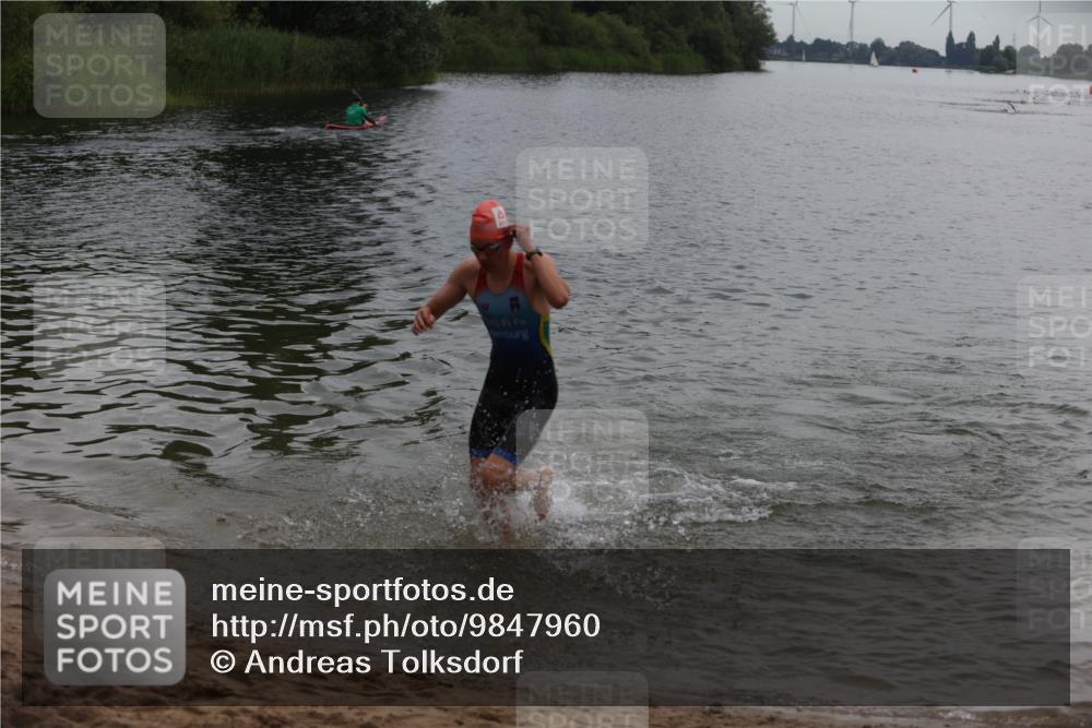 21.06.2026 - 29. Vierlanden-Triathlon Andreas Tolksdorf http://msf.ph/oto/9847960 21.06.2026 09:52:18 Schwimmen 370, 375 meine-sportfotos.de