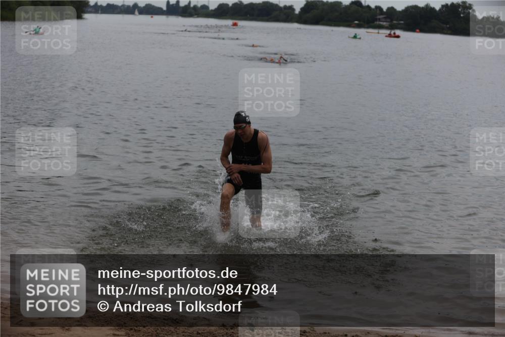 21.06.2026 - 29. Vierlanden-Triathlon Andreas Tolksdorf http://msf.ph/oto/9847984 21.06.2026 09:52:34 Schwimmen 364 meine-sportfotos.de