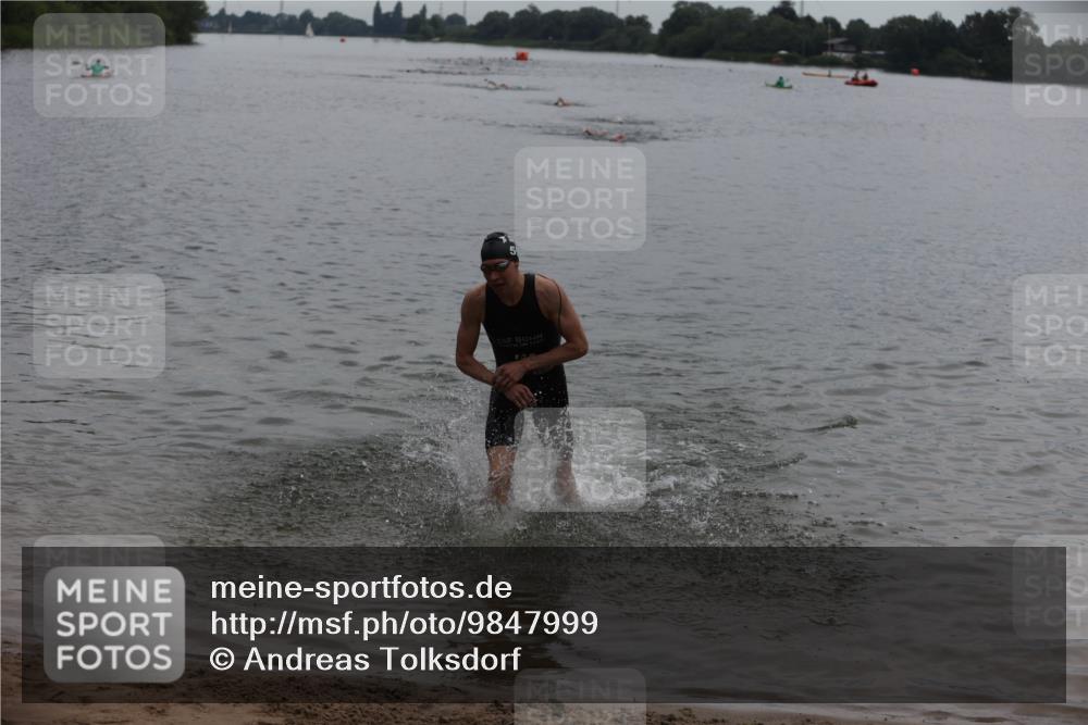 21.06.2026 - 29. Vierlanden-Triathlon Andreas Tolksdorf http://msf.ph/oto/9847999 21.06.2026 09:52:34 Schwimmen 364 meine-sportfotos.de