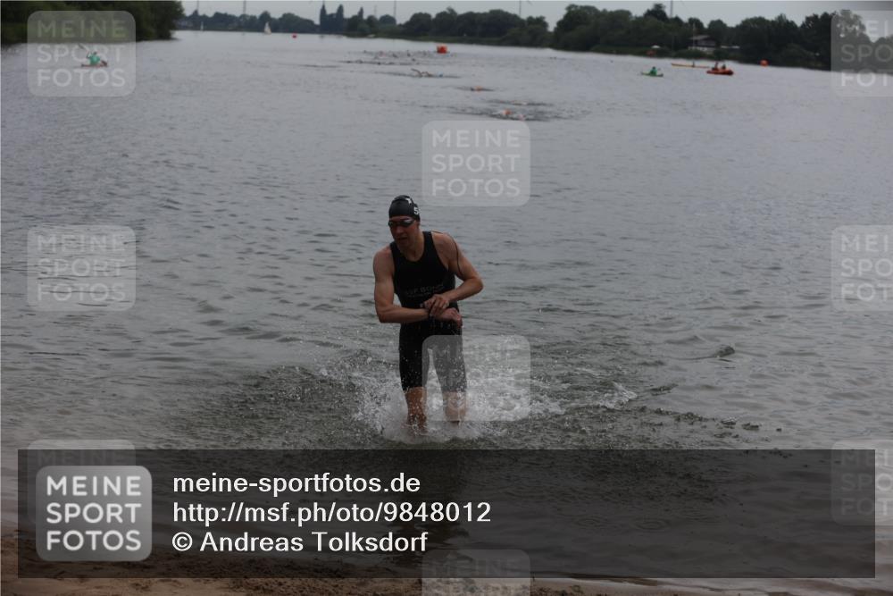 21.06.2026 - 29. Vierlanden-Triathlon Andreas Tolksdorf http://msf.ph/oto/9848012 21.06.2026 09:52:34 Schwimmen 364 meine-sportfotos.de
