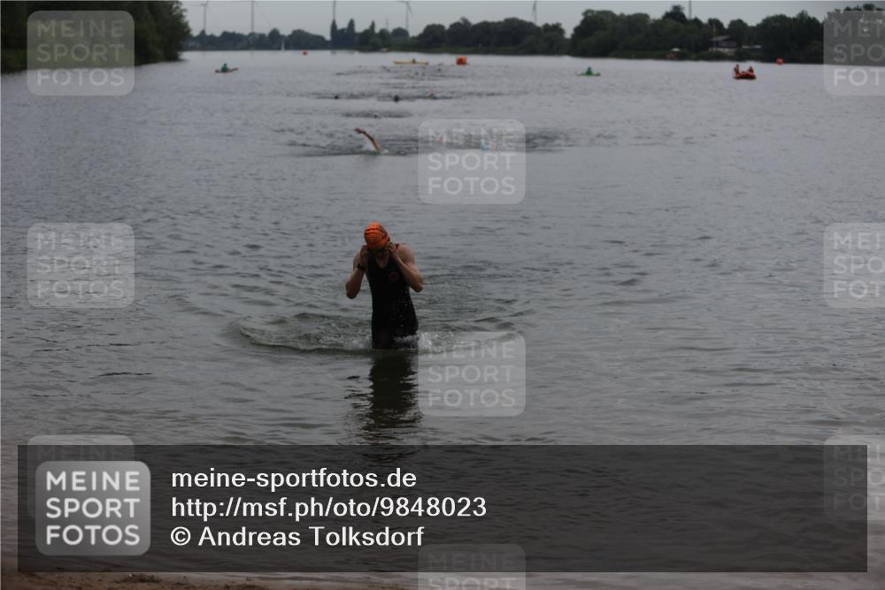21.06.2026 - 29. Vierlanden-Triathlon Andreas Tolksdorf http://msf.ph/oto/9848023 21.06.2026 09:53:37 Schwimmen 390 meine-sportfotos.de