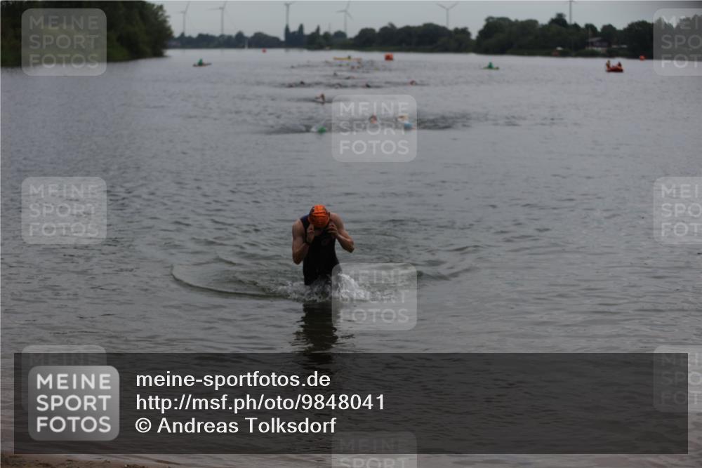 21.06.2026 - 29. Vierlanden-Triathlon Andreas Tolksdorf http://msf.ph/oto/9848041 21.06.2026 09:53:37 Schwimmen 390 meine-sportfotos.de