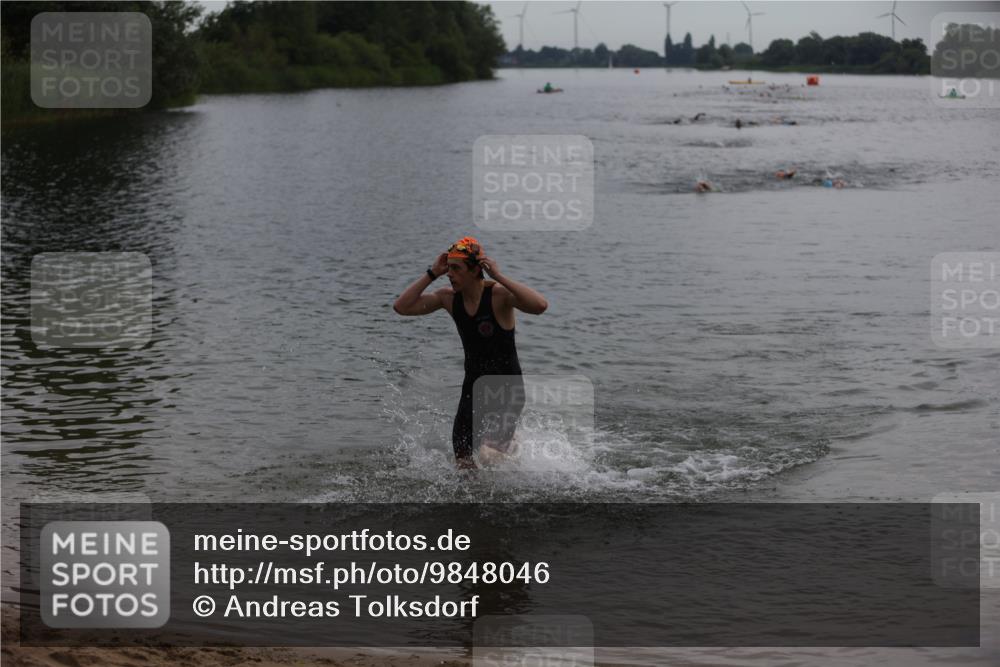 21.06.2026 - 29. Vierlanden-Triathlon Andreas Tolksdorf http://msf.ph/oto/9848046 21.06.2026 09:53:38 Schwimmen 390 meine-sportfotos.de