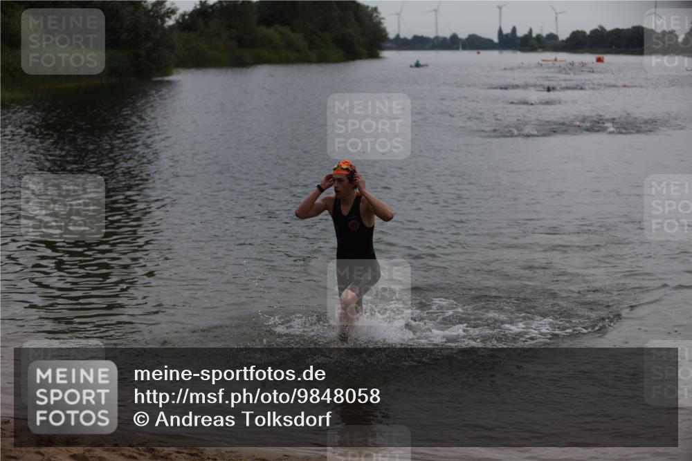 21.06.2026 - 29. Vierlanden-Triathlon Andreas Tolksdorf http://msf.ph/oto/9848058 21.06.2026 09:53:39 Schwimmen 390 meine-sportfotos.de