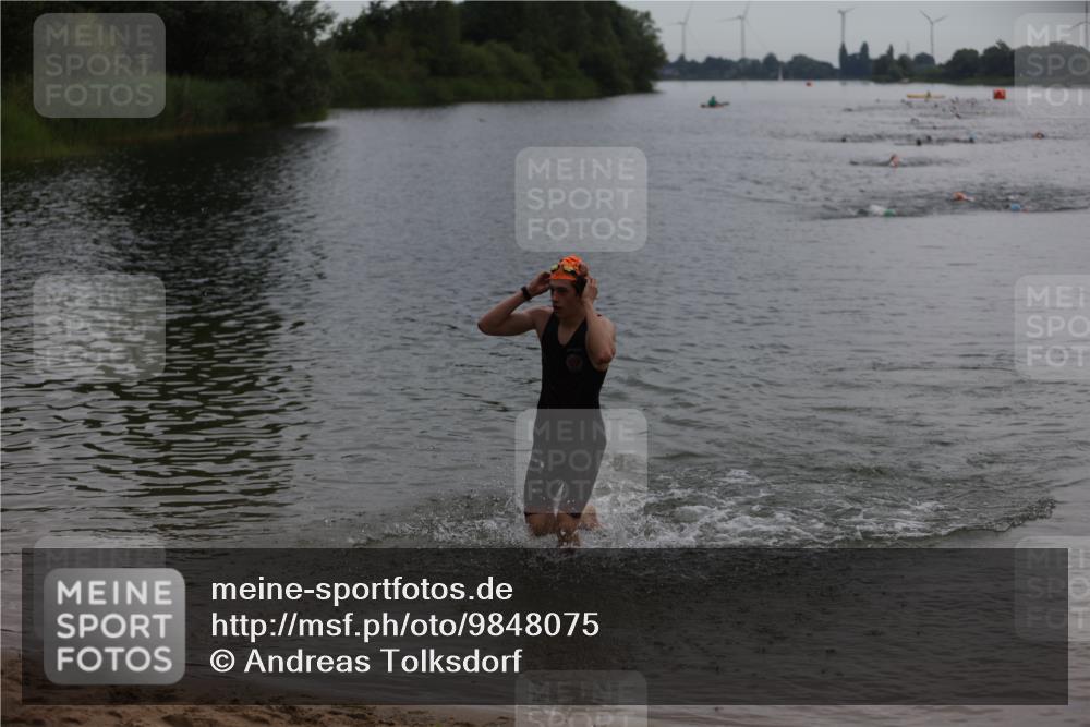 21.06.2026 - 29. Vierlanden-Triathlon Andreas Tolksdorf http://msf.ph/oto/9848075 21.06.2026 09:53:39 Schwimmen 390 meine-sportfotos.de