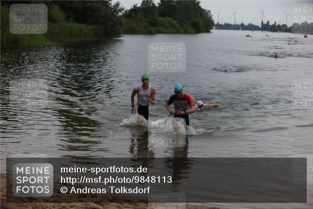 21.06.2026 - 29. Vierlanden-Triathlon Andreas Tolksdorf http://msf.ph/oto/9848113 21.06.2026 09:54:07 Schwimmen 311, 335, 378, 382 meine-sportfotos.de