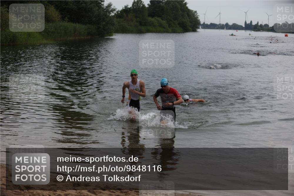 21.06.2026 - 29. Vierlanden-Triathlon Andreas Tolksdorf http://msf.ph/oto/9848116 21.06.2026 09:54:07 Schwimmen 311, 335, 378, 382 meine-sportfotos.de