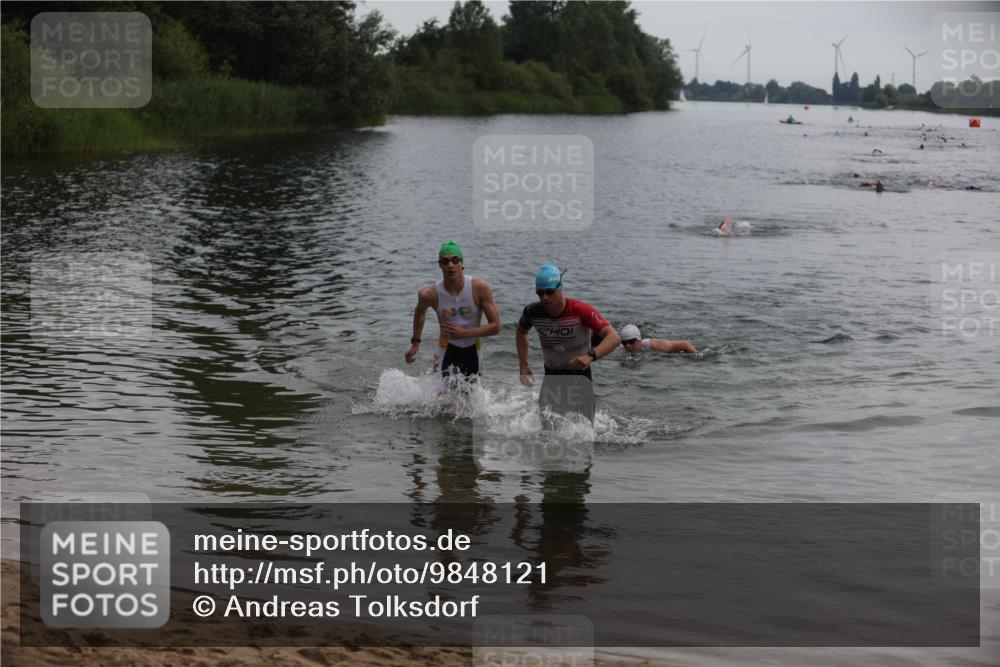 21.06.2026 - 29. Vierlanden-Triathlon Andreas Tolksdorf http://msf.ph/oto/9848121 21.06.2026 09:54:07 Schwimmen 311, 335, 378, 382 meine-sportfotos.de