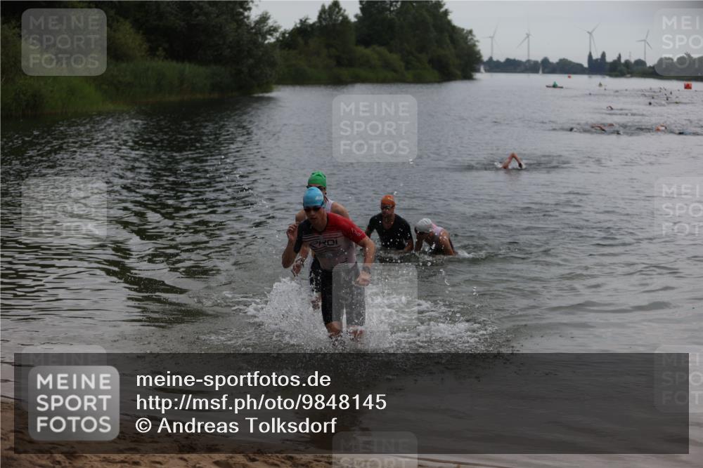 21.06.2026 - 29. Vierlanden-Triathlon Andreas Tolksdorf http://msf.ph/oto/9848145 21.06.2026 09:54:08 Schwimmen 311, 335, 378, 382 meine-sportfotos.de
