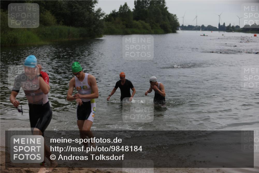 21.06.2026 - 29. Vierlanden-Triathlon Andreas Tolksdorf http://msf.ph/oto/9848184 21.06.2026 09:54:09 Schwimmen 311, 335, 378, 382 meine-sportfotos.de