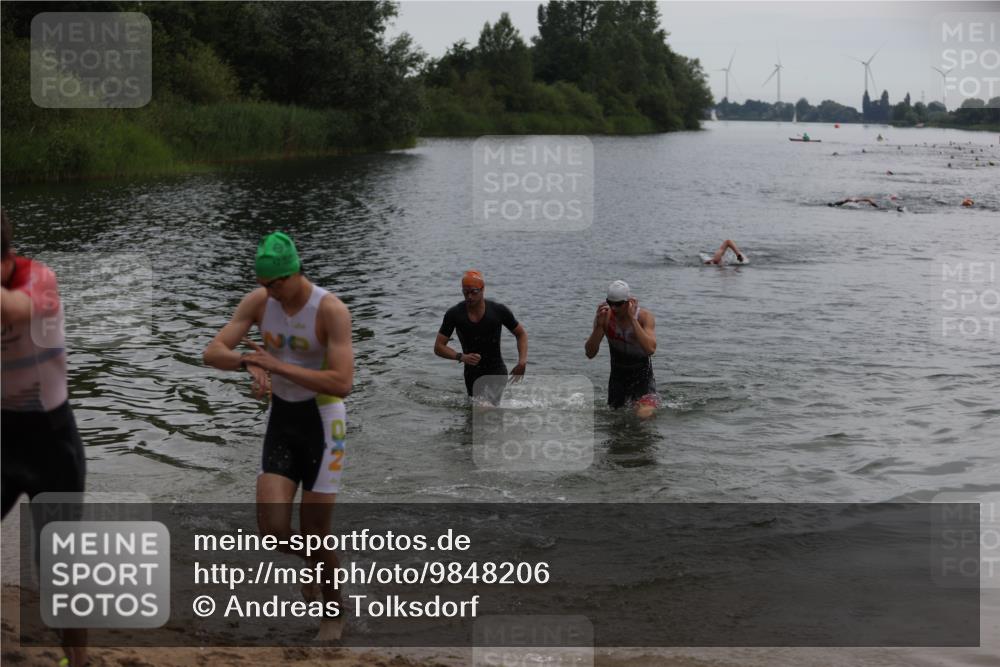 21.06.2026 - 29. Vierlanden-Triathlon Andreas Tolksdorf http://msf.ph/oto/9848206 21.06.2026 09:54:10 Schwimmen 311, 335, 378, 382 meine-sportfotos.de
