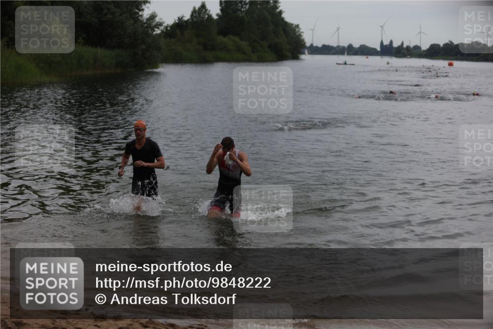 21.06.2026 - 29. Vierlanden-Triathlon Andreas Tolksdorf http://msf.ph/oto/9848222 21.06.2026 09:54:11 Schwimmen 311, 335, 378, 382 meine-sportfotos.de